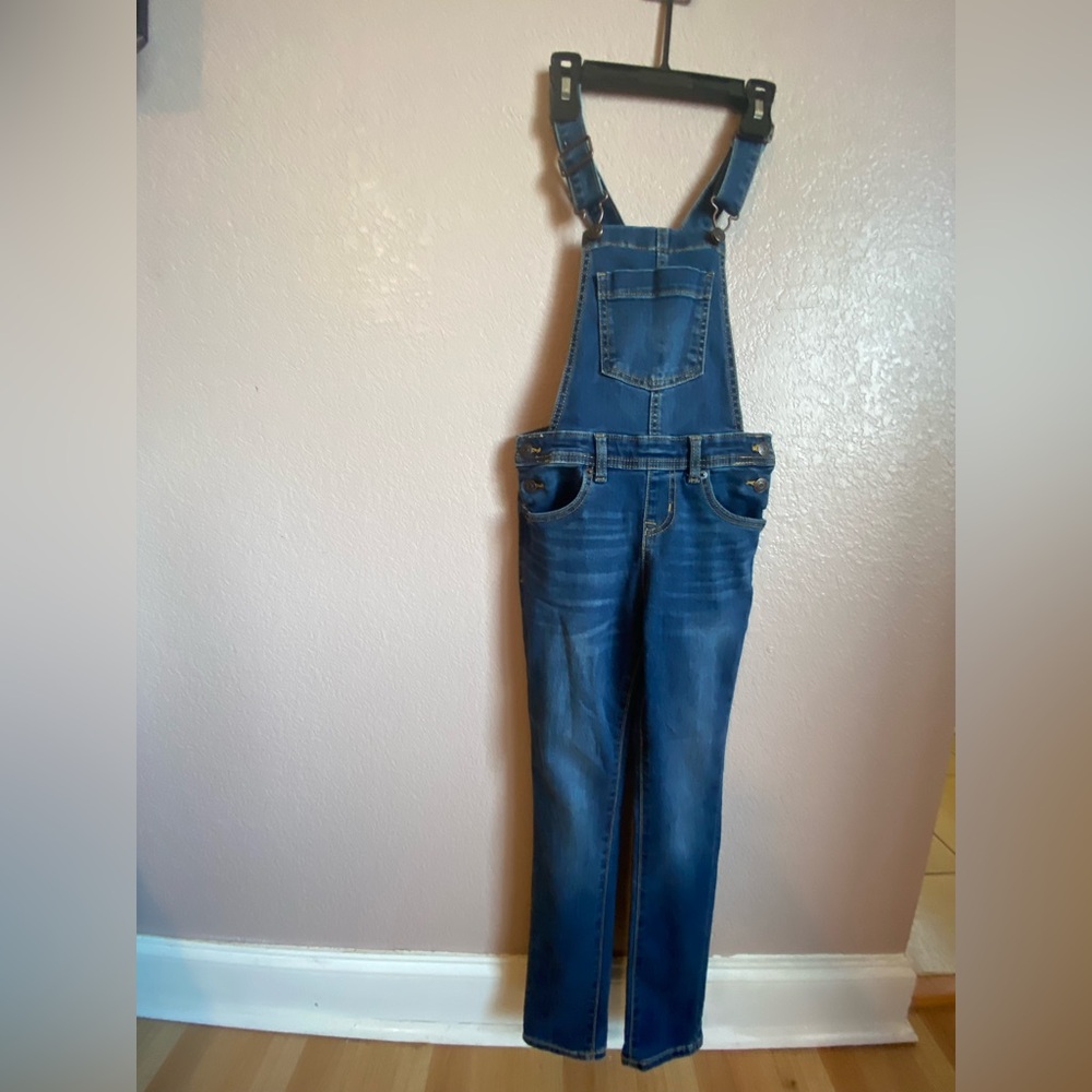 Girls denim overalls. Size 7/8. Good condition.